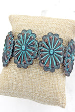 Load image into Gallery viewer, Turquoise Casper Concho Bracelet
